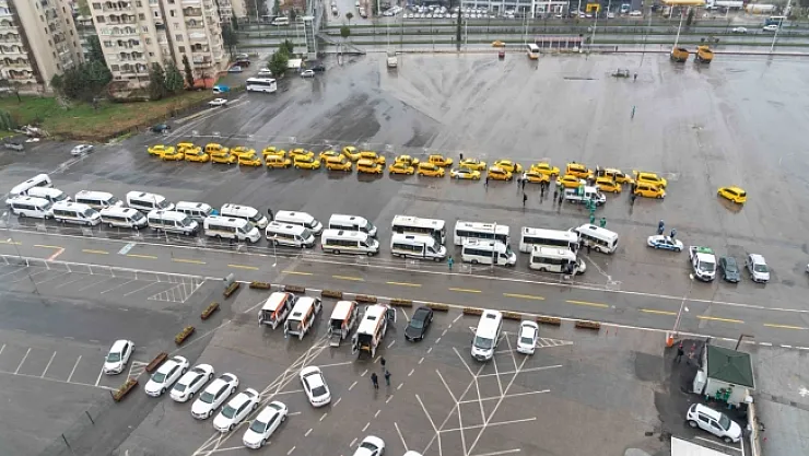 Malatya'da taksi ve servis araçları tek tek dezenfekte edildi!