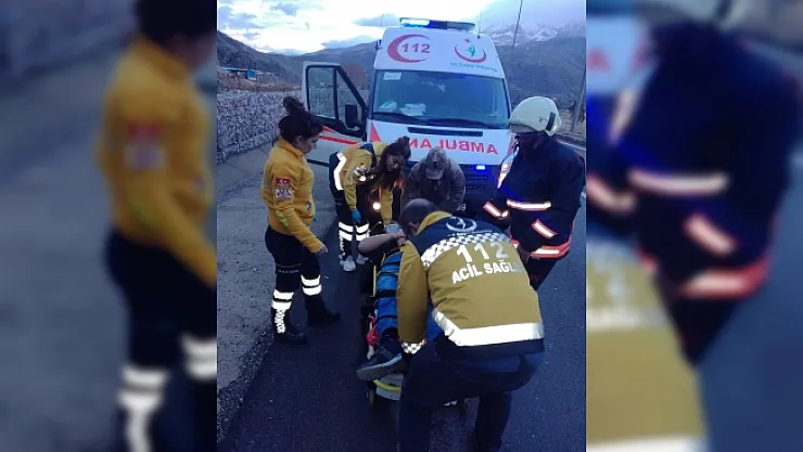 Otomobil rögar bacasına çarptı: Aynı aileden 6 yaralı!