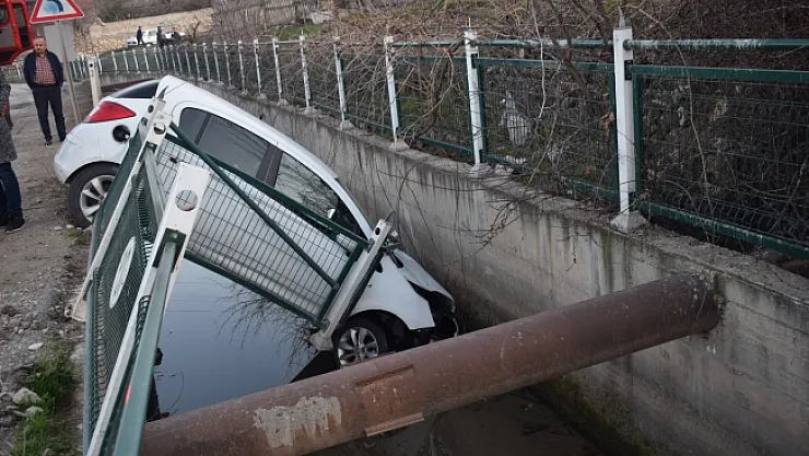 Otomobil sulama kanalına uçtu: 2 yaralı!
