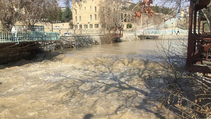 Tohma Çayı çamur akmaya başladı