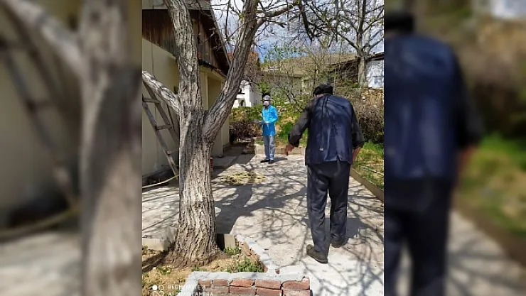 65 yaş üstü yalnız yaşayanlara ücretsiz yemek verilmeye başlandı