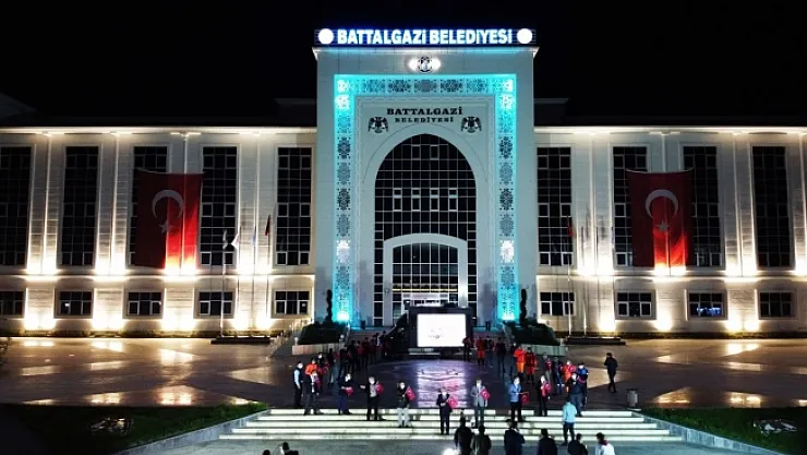 Belediye önünde 23 Nisan coşkusu