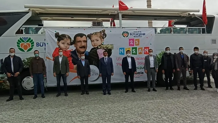 Büyükşehir Belediye bayrak dağıttı, Malatya kırmızı beyaza büründü