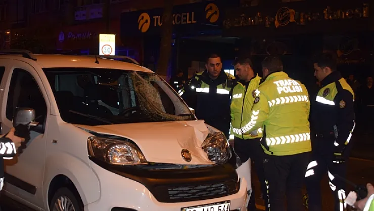 Hafif ticari aracın çarptığı genç ağır yaralandı
