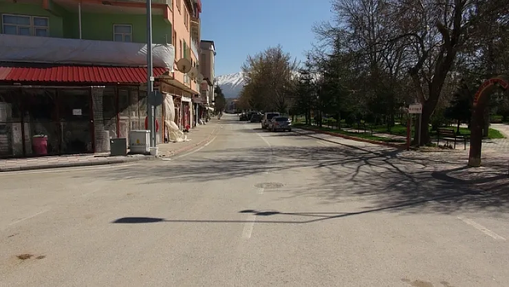 Her yer derin bir sessizliğe büründü!