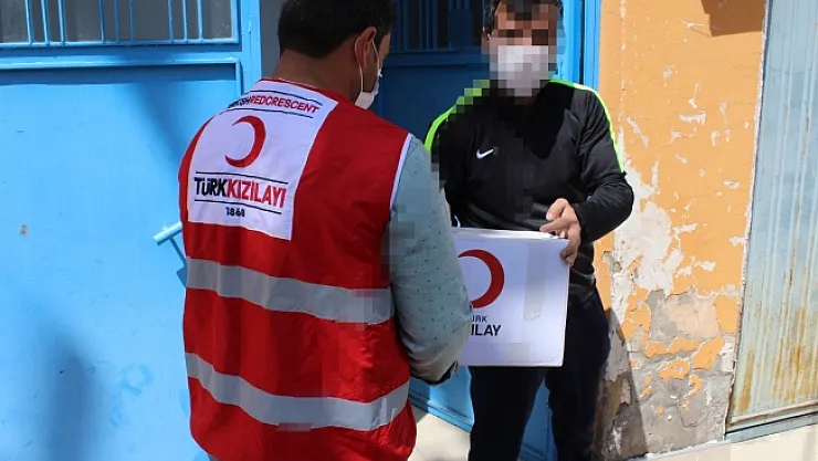 İşsiz kalan ve yardıma muhtaç kişilere Türk Kızılay'ı el uzattı
