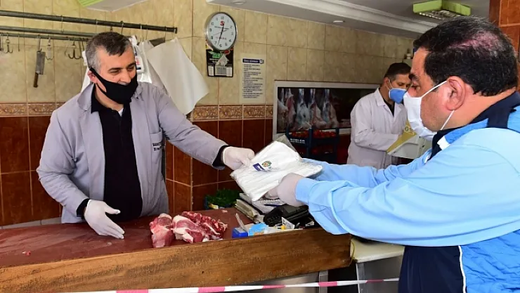 Malatya'da esnaflara maske dağıtıldı