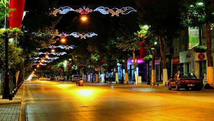 Malatya kent merkezi trafiğe kapatıldı, 3 kişiden fazla dolaşılamayacak