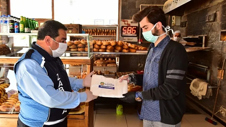 Malatya'da Büyükşehir Belediyesi tarafından fırıncılara maske dağıtımı gerçekleştirildi