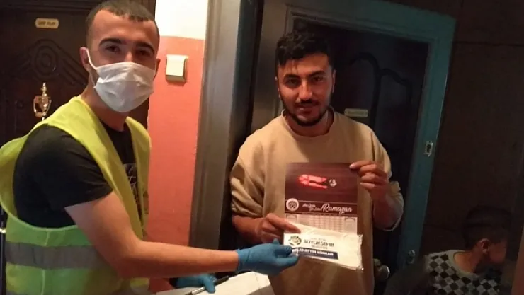 Malatya'da evlere maske dağıtımı devam ediyor