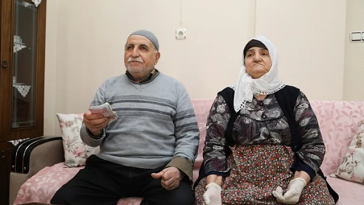 Malatyalı yaşlı çiftten duygulandıran bağış