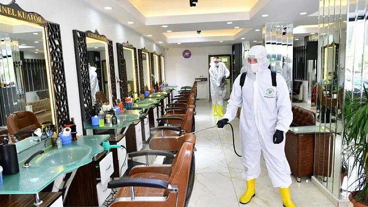 11 Mayıs'ta açılacak Kuaför ve berberler dezenfekte ediliyor