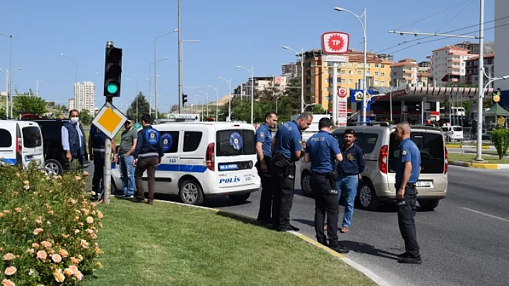 Aracıyla çocuğa çarpıp kaçtı, daha sonra teslim oldu