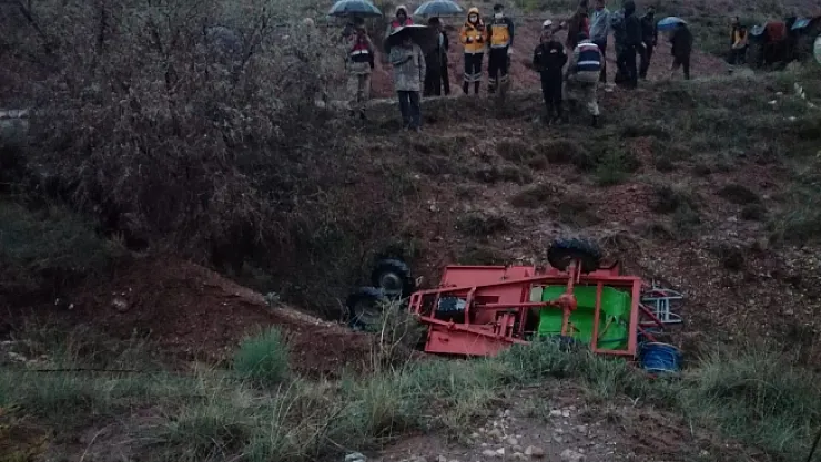 Çapa motoru şarampole yuvarlandı! 1 kişi öldü, 1 kişi yaralandı...