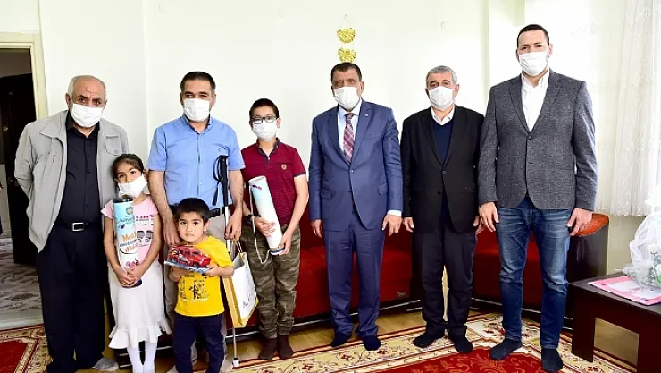 Gürkan, engelli aileler ile bir araya geldi