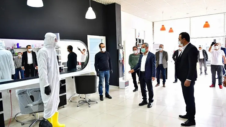 Yeşilyurt Belediyesi kuaför ve güzellik salonlarını tek tek dezenfekte ediyor
