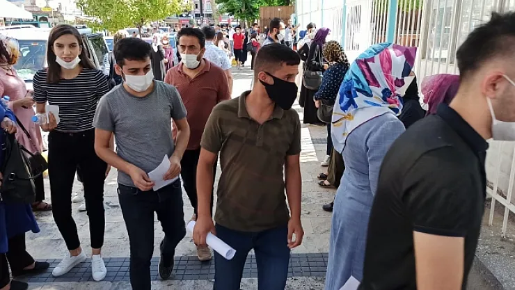 Covid-19 gölgesinde YKS maratonu başladı