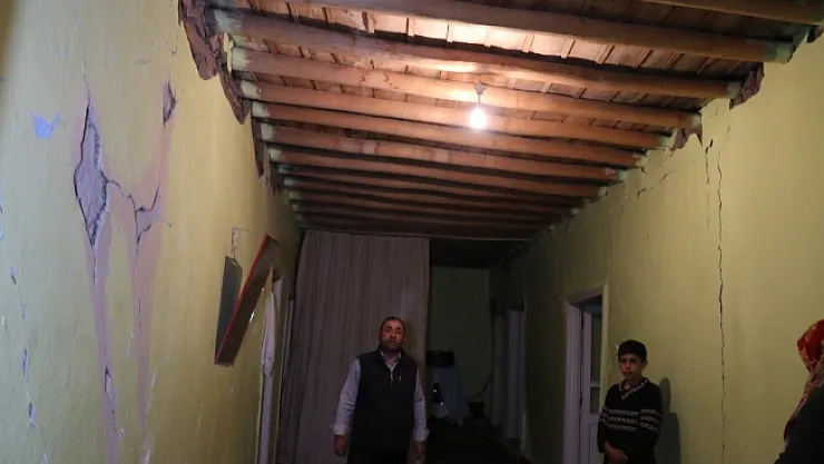 Depremde 20'den fazla ev ağır hasar gördü!
