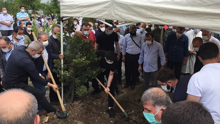 Doğanşehir'in Vahap Baba'sı İstanbul'da toprağa verildi