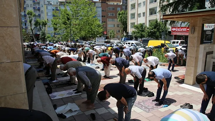 Kernek Karagözlüler Cami ibadete açıldı