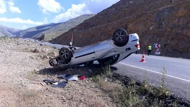 Malatya yolunda kaza! Otomobil şarampole devrildi: 4 yaralı