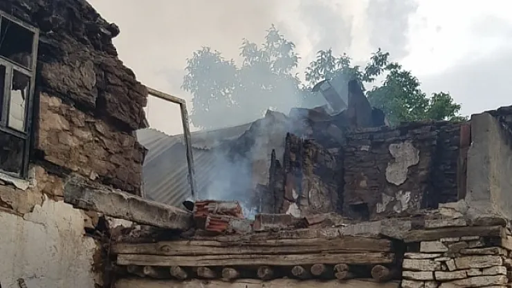Pütürge'de yangın! Alevlere teslim olan ev küle döndü!