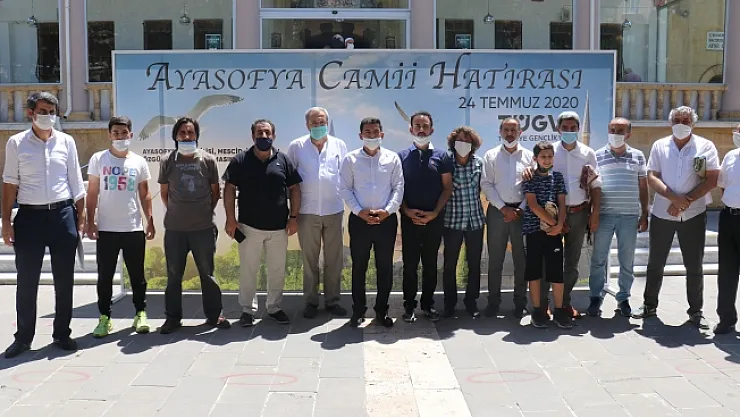 Ayasofya Camii'nin ibadete açılması nedeniyle fetih suresi okundu