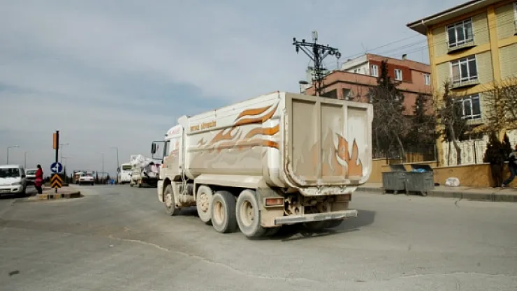 Malatya'da ağır tonajlı kamyonlar tehlike oluşturuyor! Mahalleli isyan etti!
