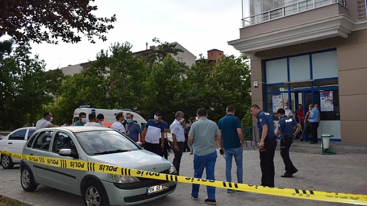 Malatya'da kan donduran olay! Evine haciz geldi, icra memurunu vurdu!