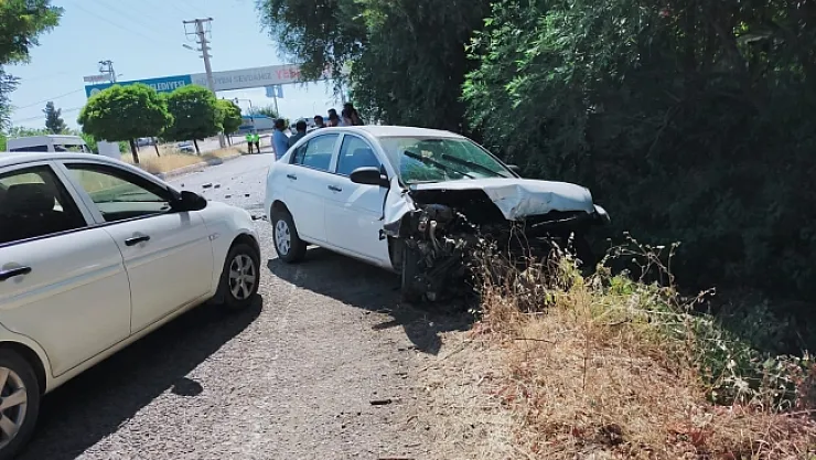 Polisten kaçtı, başka bir polis otosuna çarparak durdu! Yaralandı!...