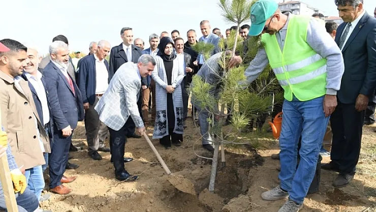 Yeşilyurt'ta 15 ayda 26 bin 589 metrekare alan yeşillendirildi