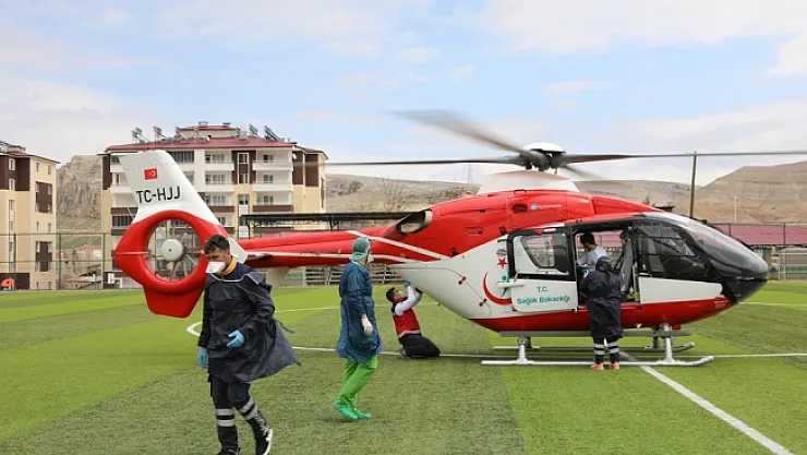 Hava Ambulansı iki hastayı hastaneye yetiştirdi