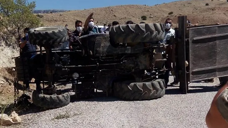 Malatya'da devrilen traktörün altında kalan sürücü öldü