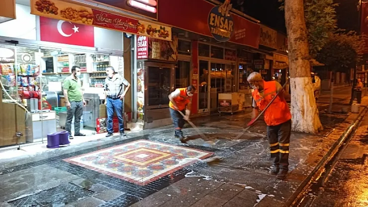Malatya caddelerinde koronavirüs temizliği