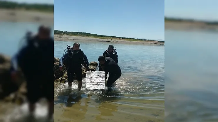 Serinlemek için baraj gölüne giren genç boğuldu