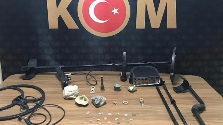 Uyuşturucu ararken tarihi eser ele geçirildi!