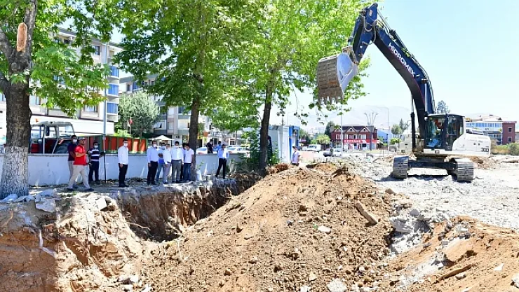 Yeşilyurt Belediyesi yeni hizmet binasının kazı çalışmaları başladı