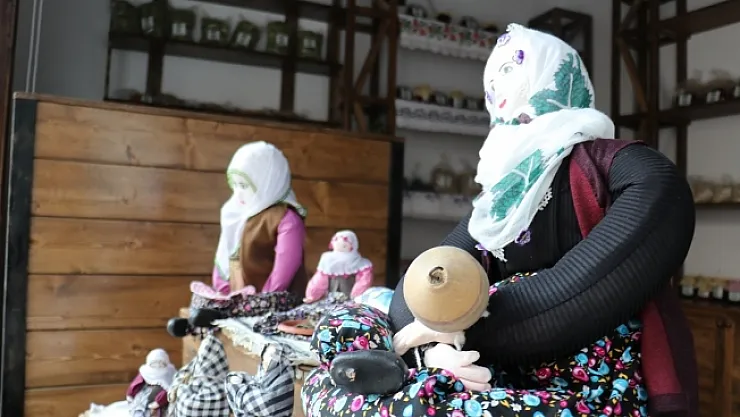 &quotAzet Bacı ve Hamdi Dayı" Barbie bebeğe karşı