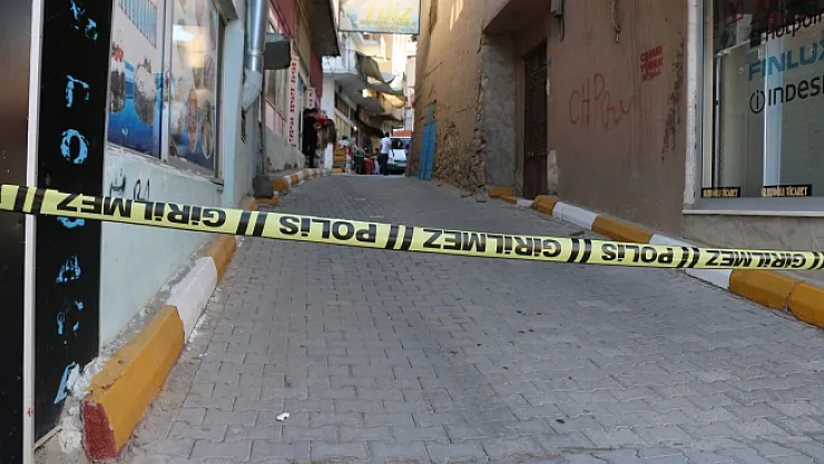 Hırsızların hedefi kuyumcu oldu! 115 bin liralık döviz ve altın çaldılar