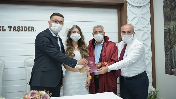 Korona, Battalgazi'de aşıkları durduramadı