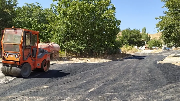 Kuluncak'ta asfalt çalışmaları sürüyor