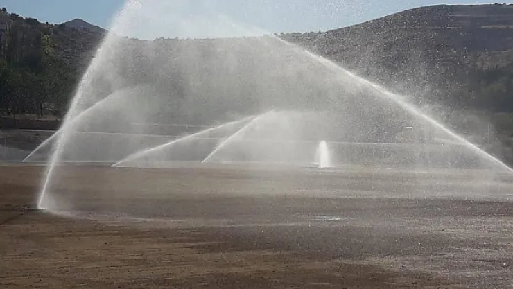 Yeşilyurt Belediyespor'un yeni stadında çim serim işlemi uygulandı