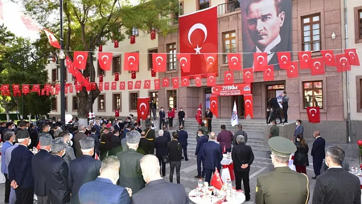 29 Ekim Malatya'da korona virüsün gölgesinde kutlandı