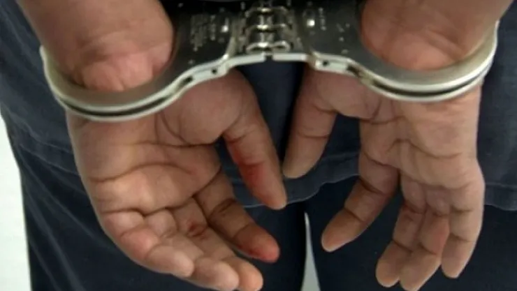 Altın hırsızı 2 kadın yakalandı