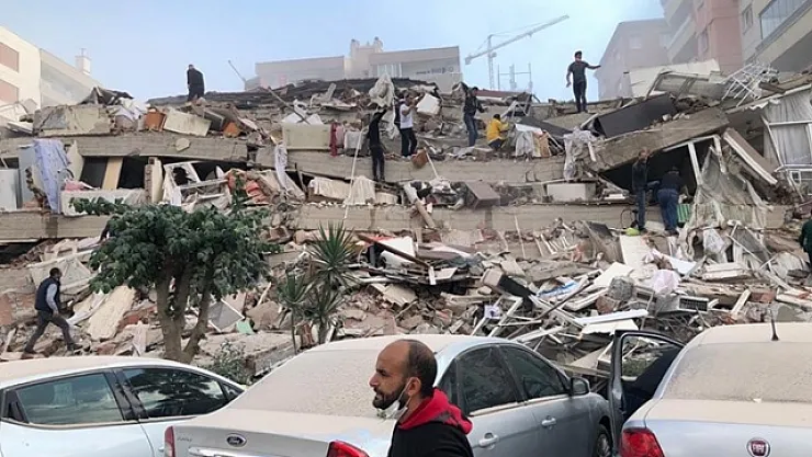 İki binanın birbirinden ayrıldığını gördüler!