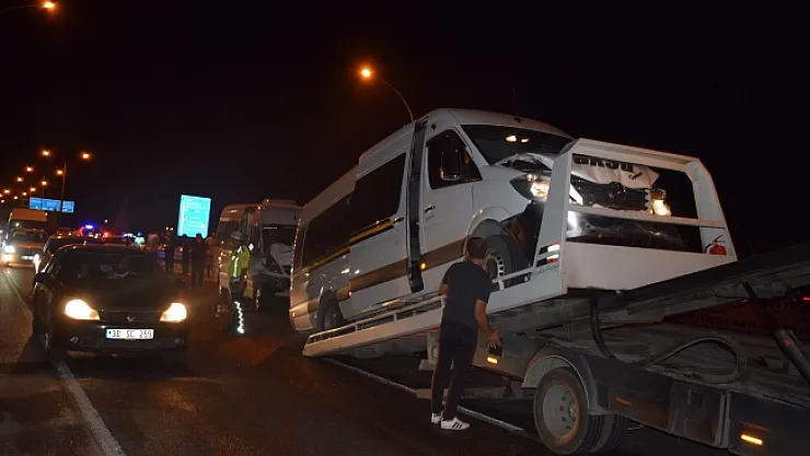 İşçi servisleri birbirine girdi: 9 yaralı