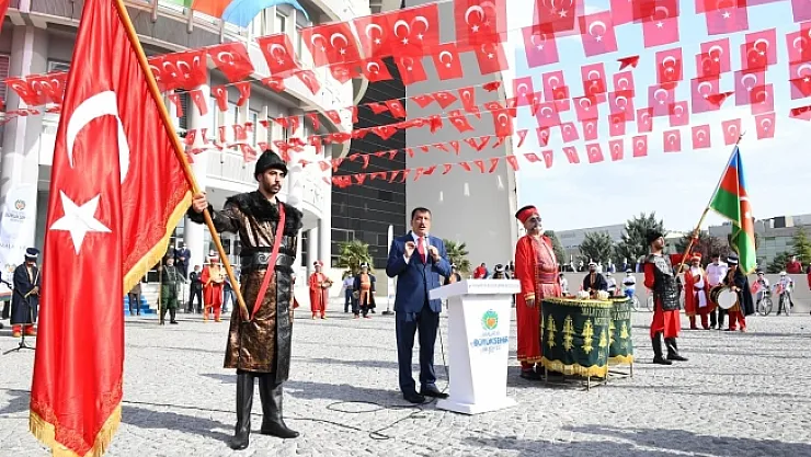 Malatya'da Cumhuriyet Bayramı Coşkusu! Kortej yürüyüşü gerçekleştirildi