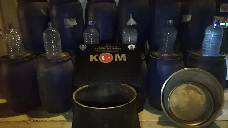 Malatya'da kaçak içki operasyonu: 3 bin 880 litre boğma rakı ele geçirildi