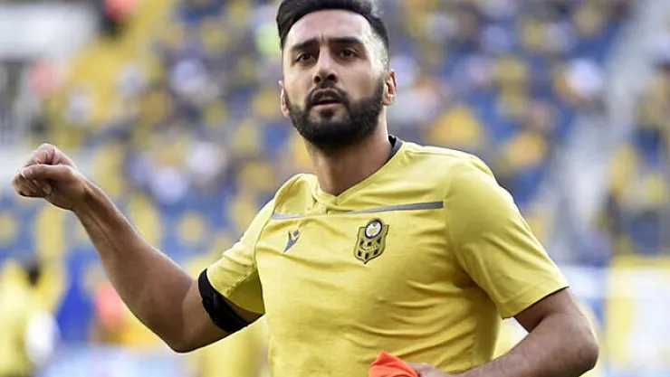 Mustafa Akbaş takımda kaldı