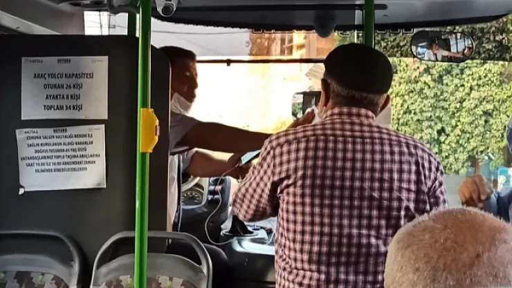 Yolcu ile sürücü arasında yaşanan tartışma kameralara yansıdı